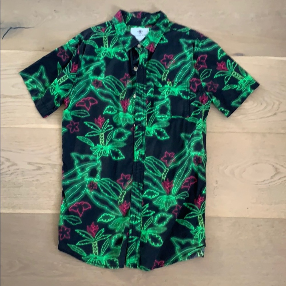 On the Byas button-up Men’s (S)